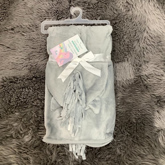 Safdie Girl's Little Unicorn Hooded Blanket: Light Grey / One Size - Picture 1 of 7